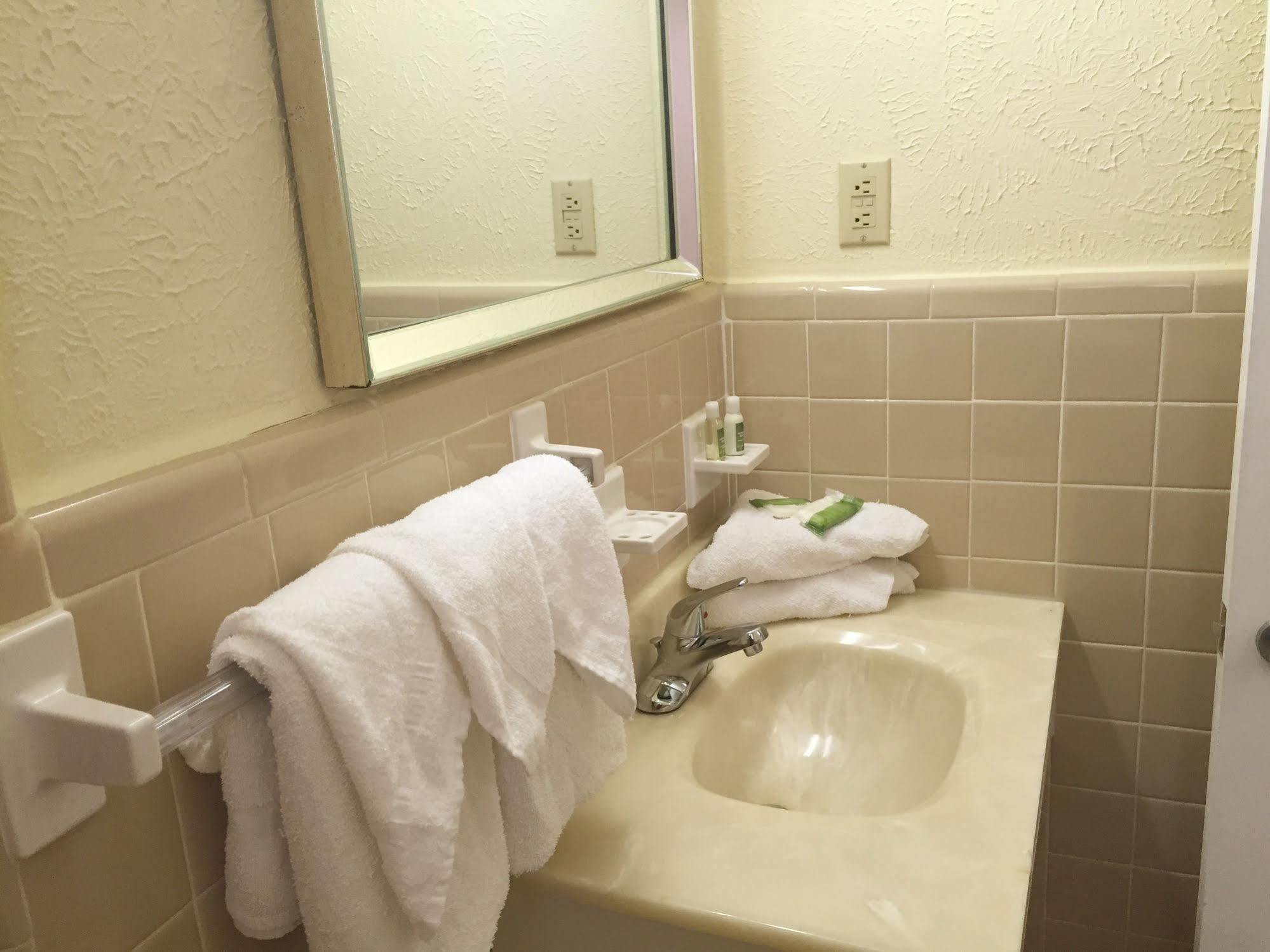 Castaway Beach Inn & Swim Up Bar North Myrtle Beach Bagian luar foto